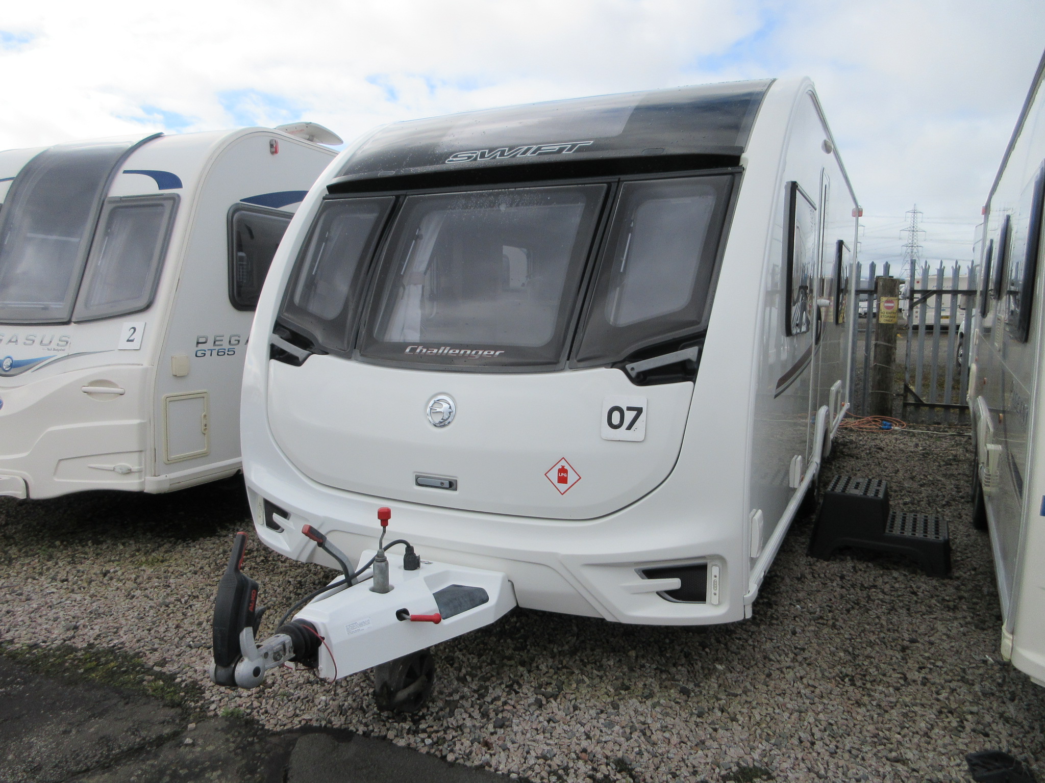 Caravan No 07 – 2016 Swift Challenger 565, 4 berth £17,900