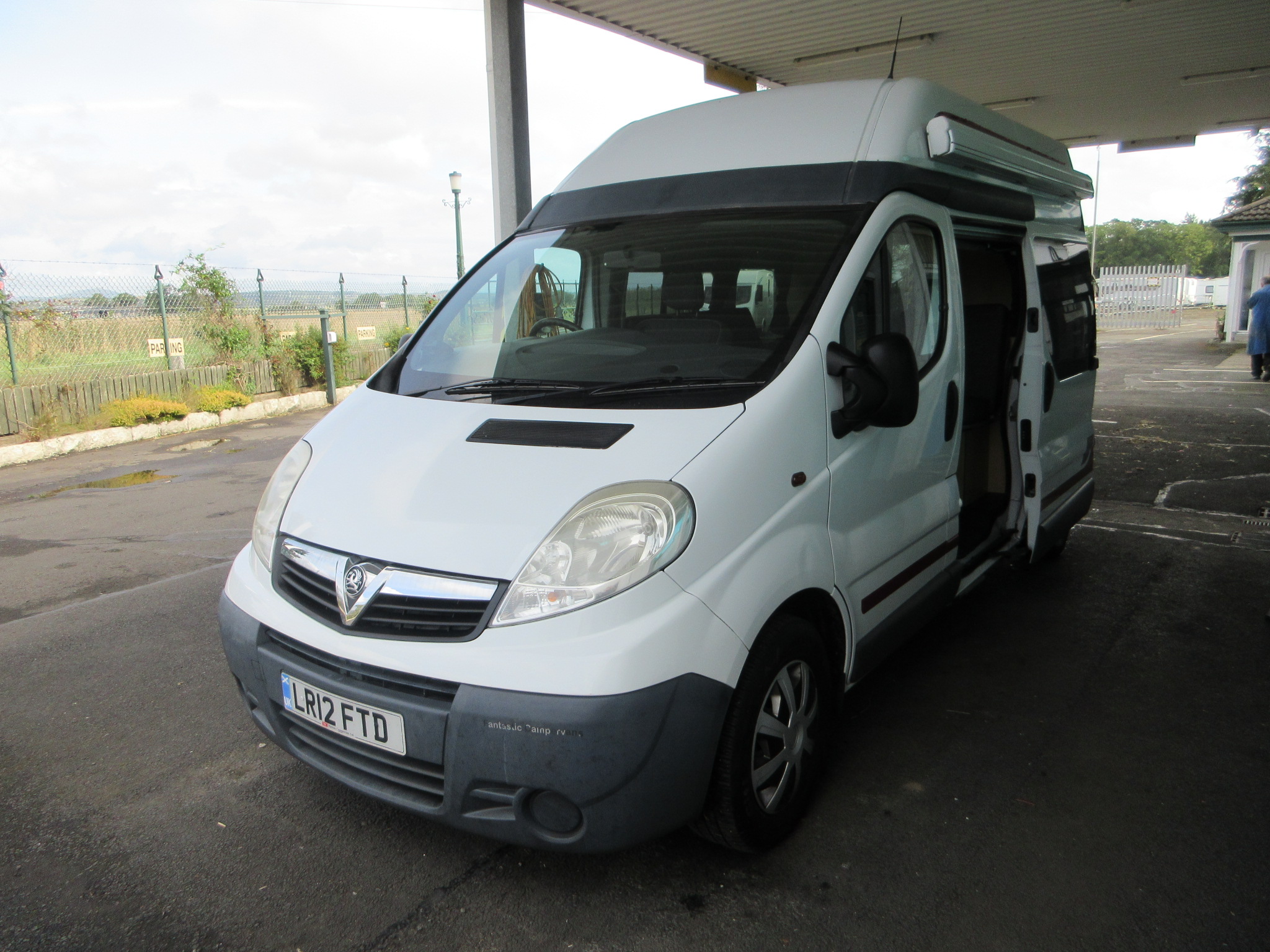 LR12 FTD Vauxhall Vivaro CDTi LWB, 2 berth, 75,900 miles, £14,500