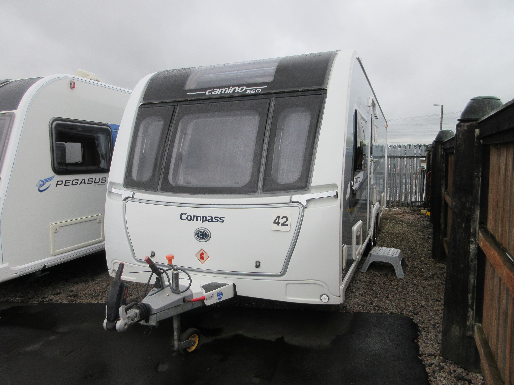 Caravan No. 42 – 2017 Compass Camino 660 T/A, 4 berth £19,500