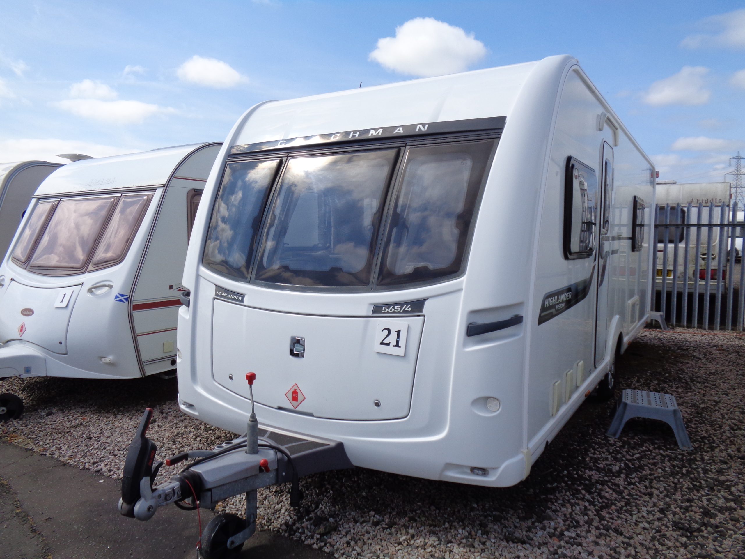 Caravan No. 21 – 2014 Coachman Vision Highlander 565/4, 4 berth £17,500
